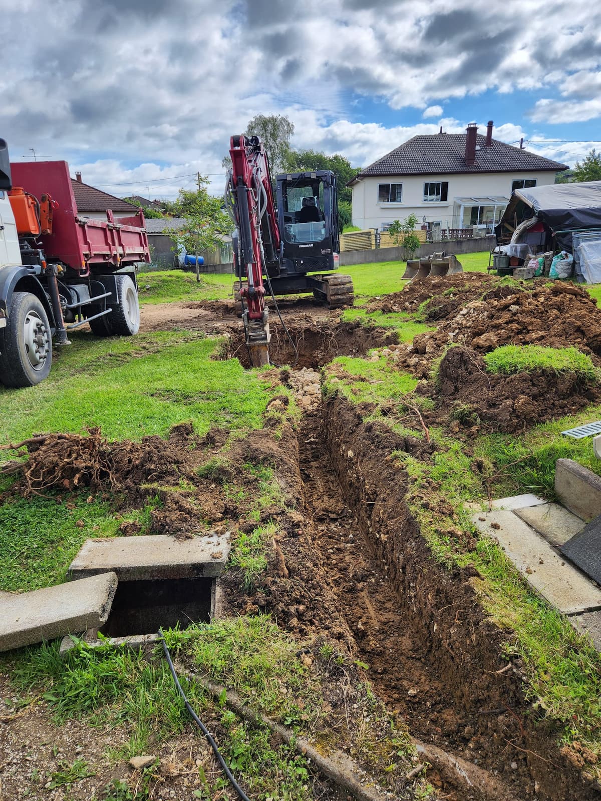 Chantier BP TP - Mini-pelle en action